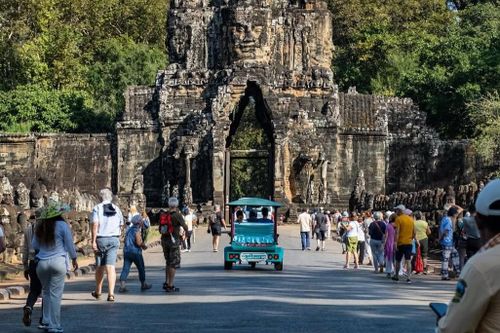 Hàn Quốc dừng tour du lịch đi Campuchia