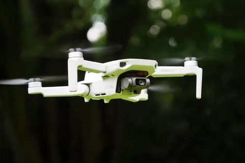 Amazon bán tháo flycam DJI