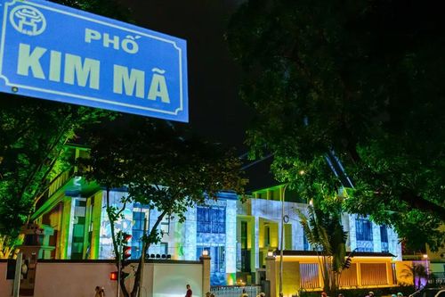 Ngắm nhìn kiến trúc hiện đại ngôi nhà 300 Kim Mã lung linh về đêm