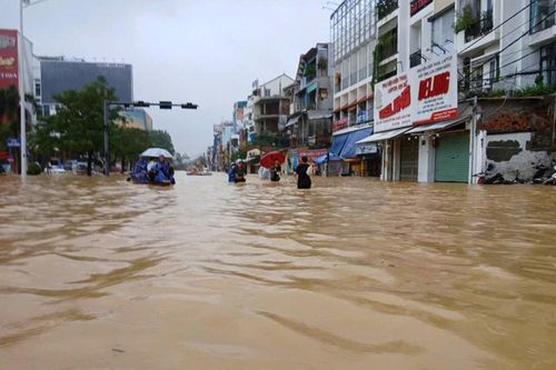 Mưa lũ lịch sử ở Huế, 32 phường, xã chìm trong nước
