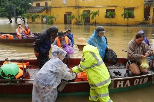 Huế, Đà Nẵng dồn sức vượt mưa lũ lịch sử