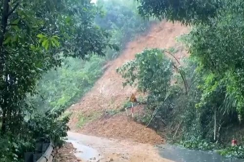 Quảng Ngãi khẩn trương khắc phục các điểm sạt lở trên Quốc lộ 24C