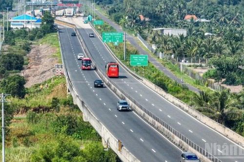 Cao tốc Thành phố Hồ Chí Minh-Trung Lương thí điểm phân làn mới, cấm xe tải nặng vào làn trái