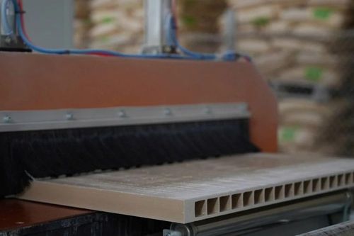 Sản xuất gỗ nhựa composite - hướng đi mới cho tái chế nhựa ở Việt Nam