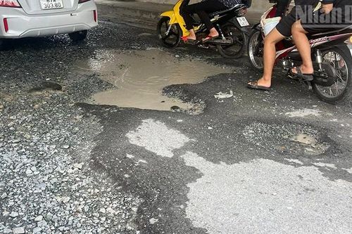 Đồng Tháp: Xuất hiện nhiều ổ gà nguy hiểm trên một số tuyến giao thông gây mất an toàn