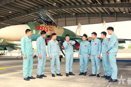 Nâng cao năng lực tổ chức chỉ huy và quản lý điều hành bay