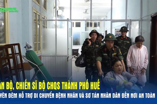 Cán bộ, chiến sĩ Bộ CHQS thành phố Huế xuyên đêm hỗ trợ di chuyển bệnh nhân và sơ tán nhân dân đến nơi an toàn
