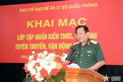 Thượng tướng Võ Minh Lương dự, chỉ đạo khai mạc tập huấn toàn quân về kiến thức, kỹ năng tuyên truyền, vận động năm 2025