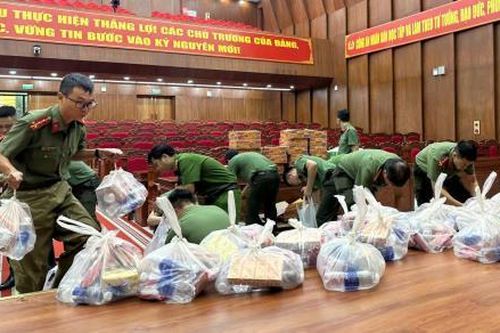 Thanh niên Công an TP Đà Nẵng hướng về đồng bào bị ảnh hưởng mưa lũ