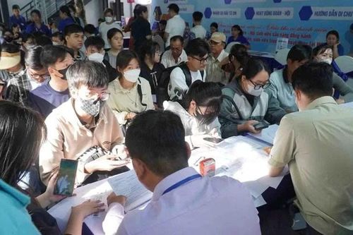 6h đã vào tiết: Sinh viên có đang 'đuối' vì học quá sớm?