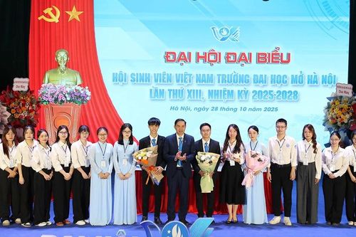 TS Đặng Bảo Sơn giữ chức Chủ tịch Hội Sinh viên trường ĐH Mở Hà Nội khóa XIII