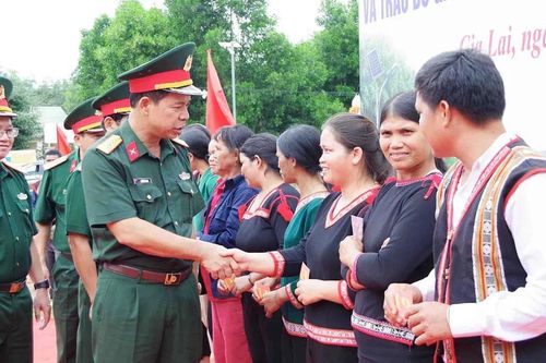 Gia Lai: Khánh thành hệ thống đèn đường điện mặt trời dài 5,2km