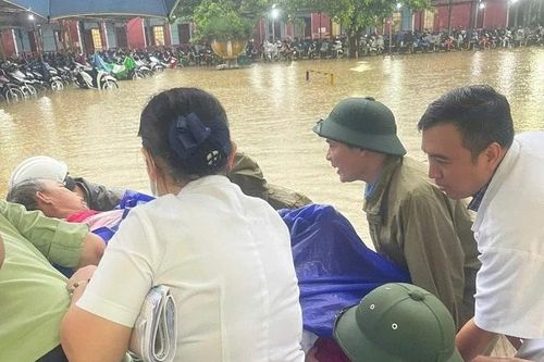 Bộ Y tế yêu cầu trực 24/24h, sẵn sàng cấp cứu nạn nhân mưa lũ tại miền Trung