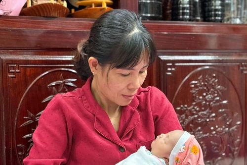 Bé sơ sinh bị bỏ rơi ở Hải Phòng cùng lời nhắn 'Mẹ ngàn lần xin lỗi'