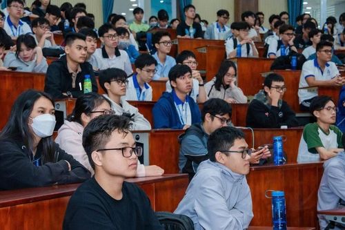 Vượt 'khoảng trống' cho tân sinh viên