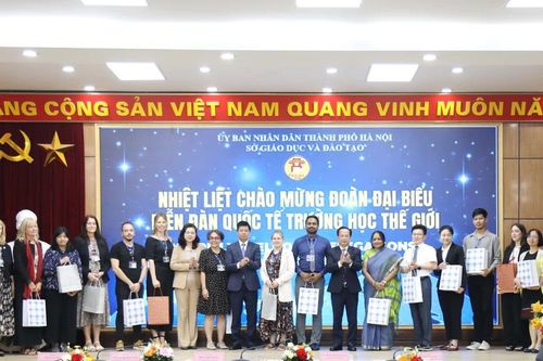 Hà Nội chào đón giáo viên, học sinh dự diễn đàn Trường học Thế giới