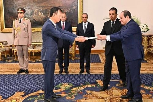 Đại sứ Việt Nam trình Thư ủy nhiệm lên Tổng thống Ai Cập