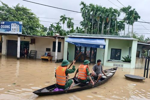 BĐBP thành phố Đà Nẵng di dời hàng trăm hộ dân khỏi nơi nguy hiểm