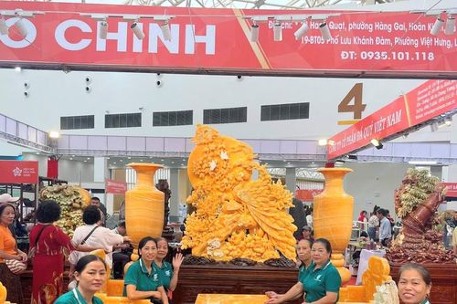 Gian hàng đá quý tiền tỷ 'độc nhất vô nhị' tại Hội chợ Mùa Thu 2025
