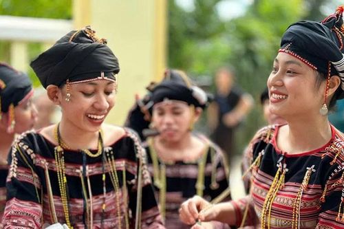 Giữ hồn thổ cẩm Ba Na