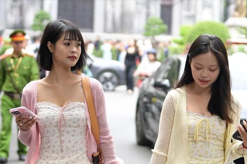 Hà Nội những ngày đẹp nhất năm: 'Mình cứ thấy như đang ở trong một bộ phim'