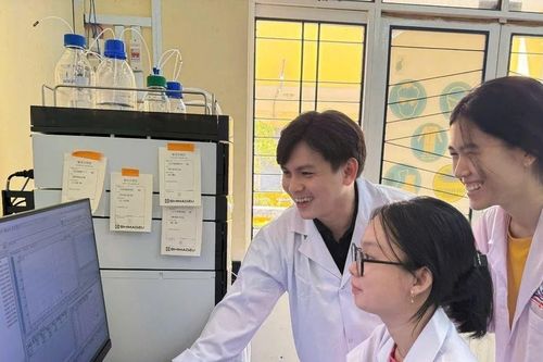 Tiến sĩ trẻ tạo ra vật liệu nano điều trị ung thư