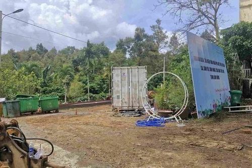 Container tuột cáp, đè chết tài xế xe cẩu