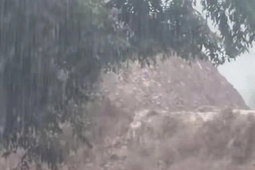 Khánh Hòa: Nhiều điểm sạt lở chia cắt giao thông trên đèo Khánh Sơn