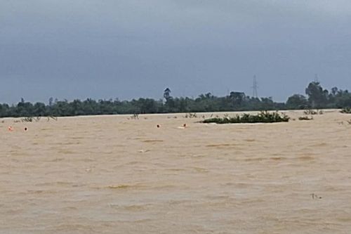Đà Nẵng: Ghe chở 9 người đi bị lật úp, 1 người mất tích