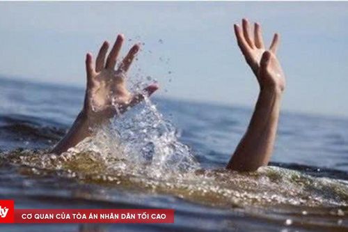Bé trai 2 tuổi đuối nước thương tâm