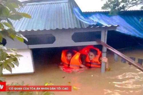 Lũ xuống chậm, hàng chục khu dân cư vẫn ngập sâu