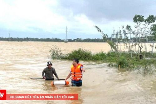 Lật ghe trên cánh đồng ngập lũ, một người mất tích
