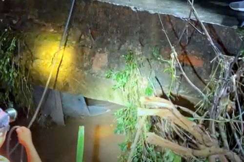 Nữ giáo viên bị nước lũ cuốn trôi 500m
