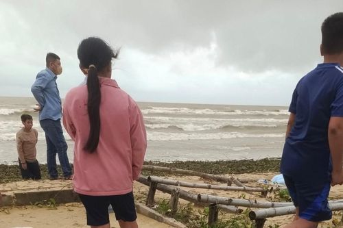 Phát hiện thi thể bé gái sơ sinh trôi dạt vào bờ biển