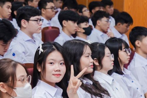 Sinh viên ở TPHCM vào học lúc 6h30 có quá sớm?