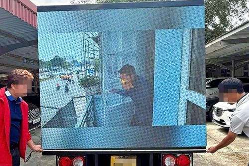 Lắp màn hình LED quanh xe tải để quảng cáo, một công ty ở Hà Nội bị phạt