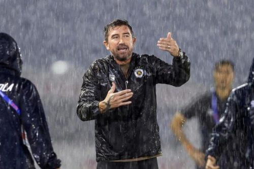 Hà Nội thắng 3-2 Becamex TP.HCM, Kewell chê mặt sân