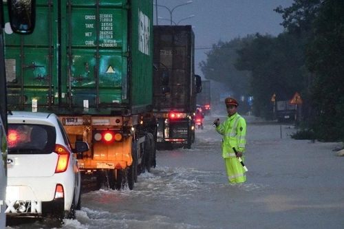 Lực lượng vũ trang Đà Nẵng bảo đảm an toàn cho nhân dân mùa mưa lũ