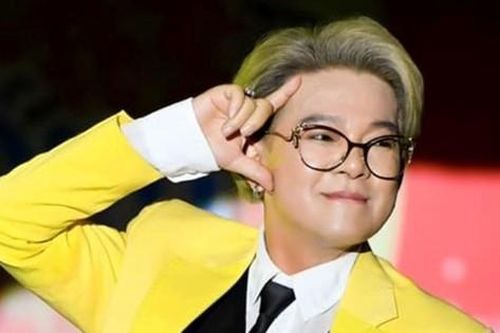 Nam ca sĩ Vũ Hà trước khi hầu tòa vì tội đánh bạc
