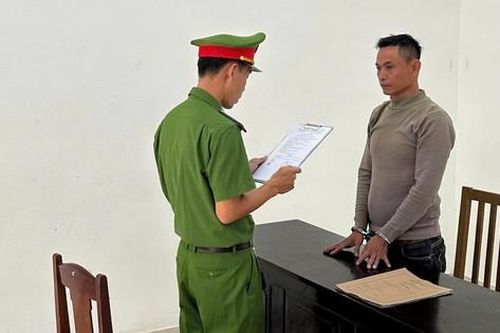 Dùng ảnh 'nóng' tống tiền tình cũ, người đàn ông bị khởi tố
