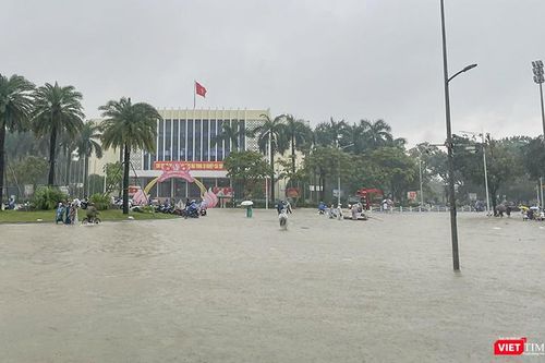 Có nơi mưa gần 2.300 mm, 32 xã phường ở Huế ngập sâu