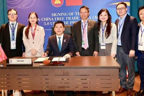 Bộ trưởng Nguyễn Hồng Diên ký Nghị định thư nâng cấp Hiệp định Thương mại tự do ASEAN - Trung Quốc