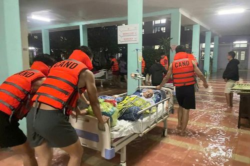 Thành phố Huế: Cả hệ thống chính quyền căng mình chống lũ lớn