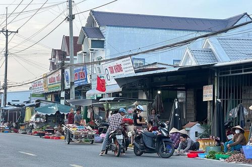 Cần dẹp 'chợ chồm hổm'