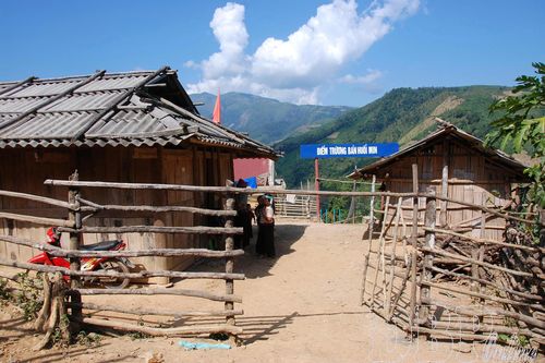 Chuyện người Mông Huổi Min đi tìm 'lá phiếu' (bài 2)