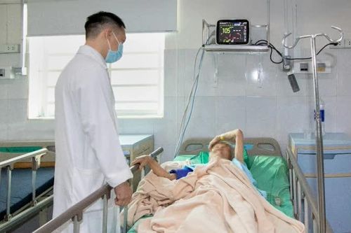 Cụ bà 91 tuổi được thay khớp háng tại Bệnh Viện Hoàn Mỹ Bình Phước