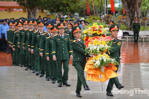 Ban Chỉ đạo 515 Quân khu 9 tổ chức viếng Nghĩa trang Liệt sĩ Dốc Bà Đắc
