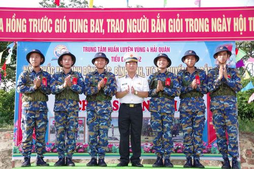 Trung tâm Huấn luyện Vùng 4 Hải quân kiểm tra bắn tập