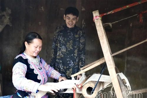 Bảo tồn nghề dệt thổ cẩm truyền thống dân tộc Mông