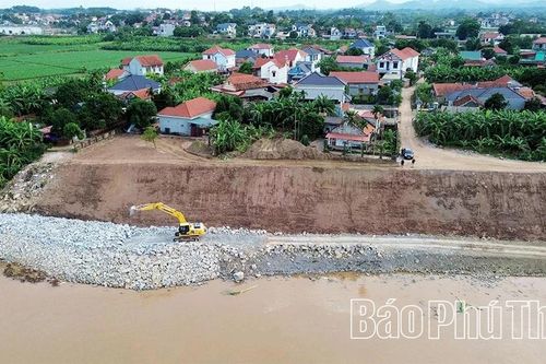 Cấp bách 'cứu' các điểm sạt lở bờ, vở sông Hồng